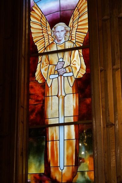 Nowy witraż Archanioła Michała