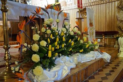 Wielkanocny wystrój kościoła